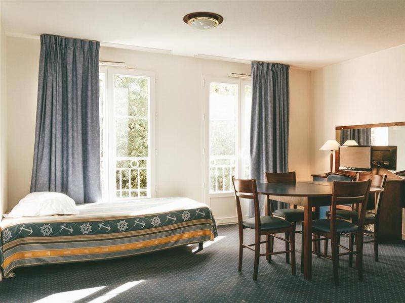 Terres De France - Appart'Hotel Ла-Рош-Позе Экстерьер фото