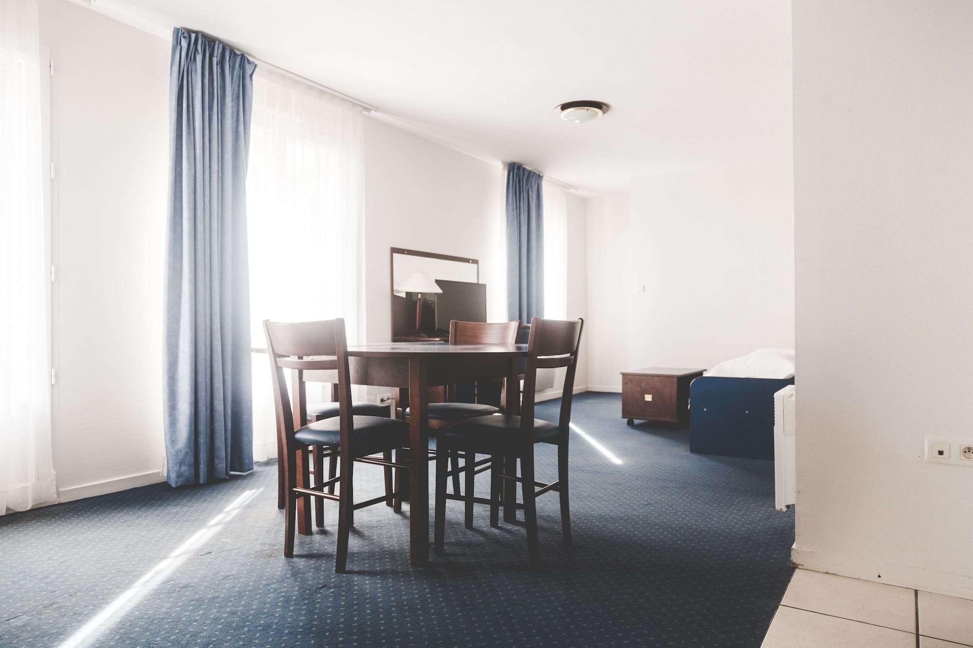 Terres De France - Appart'Hotel Ла-Рош-Позе Экстерьер фото